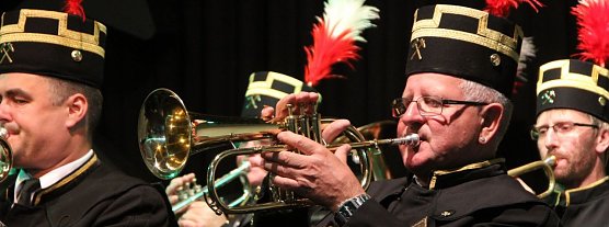 Der Steigermarsch erklingt und ein ganzer Saal steht auf und singt mit - in der alten Bergbaugemeinde Sollstedt funktioniert das noch (Foto: nnz)
