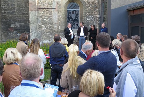 Begr&uuml;&szlig;ung am Dom (Foto: nnz)