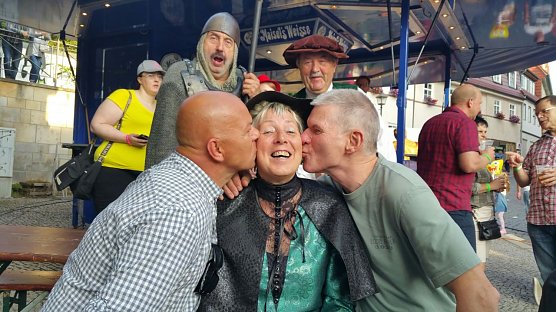 K&uuml;sschen f&uuml;r Hannichen Vogelstange (Foto: S. Kasuch)