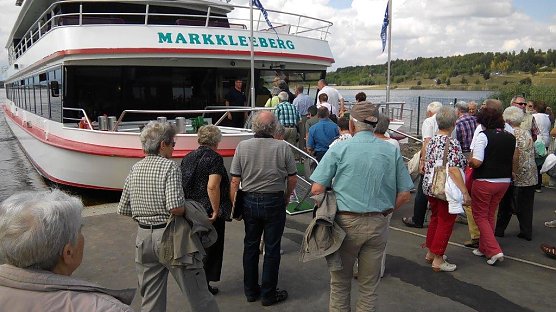 Mitglieder der Vereinigung der Landsenioren Nordhausen besteigen im Leipziger Neuseenland die Markkleeberg, um den gleichnamigen See zu umrunden. (Foto: Kurt Frank)