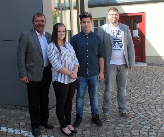 Azubis begr&uuml;&szlig;t (Foto: Landgemeinde Heringen)