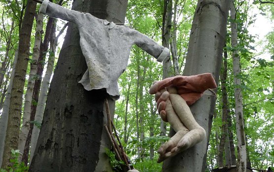 Wandern auf dem Harzer Sagenpfad mit Ulrike Tuschy (Foto: Ulrike Tuschy) Wandern auf dem Harzer Sagenpfad mit Ulrike Tuschy (Foto: Ulrike Tuschy)