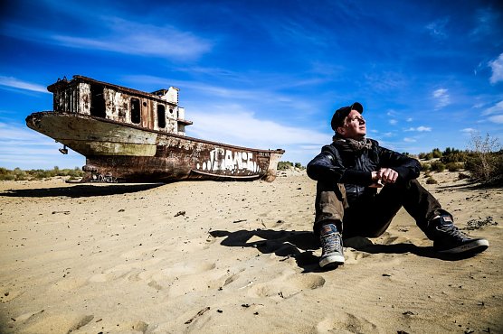 Dennis Gastmann liest aus seinem neuen Buch Atlas der unentdeckten L&auml;nder. (Foto: Kreissparkasse Nordhausen)