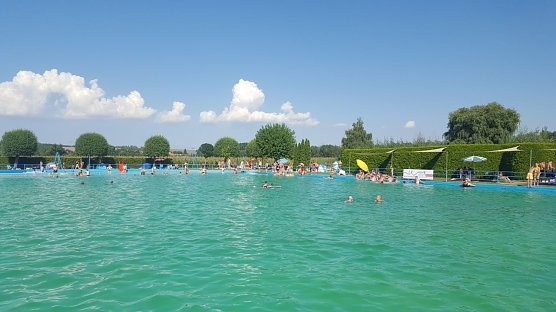 Die Badesaison neigt sich dem Ende. Das Freibad H&uuml;nstein in Nohra schlie&szlig;t am Sonntag dem 4.9. f&uuml;r dieses Jahr seine Pforten (Foto: Verein der Freunde und F&ouml;rderer des Freibades am H&uuml;nstein e.V.)