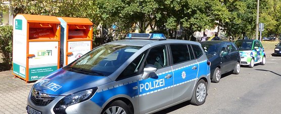 Die Polizei am Tatort (Foto: nnz)