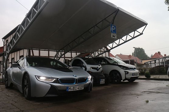 F&uuml;r jeden etwas - Sportwagen, Stadtflitzer und Familienwagen auf dem 2. Tag der Elektromobilit&auml;t in Werther (Foto: Angelo Glashagel)
