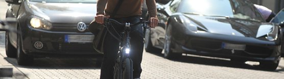 Sehen und gesehen werden gilt insbesondere auch für Fahrradfahrer (Foto: Busch & Müller KG) Sehen und gesehen werden gilt insbesondere auch für Fahrradfahrer (Foto: Busch & Müller KG)