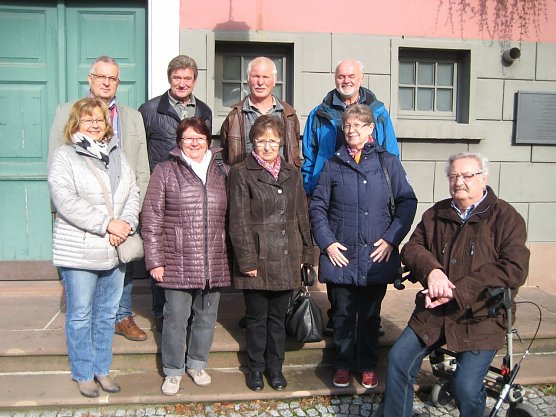 Vor 50 Jahren begannen sie ihre Ausbildung in S&uuml;lzhayn, jetzt sa&szlig; man wieder beeinander (Foto: Dieter Stolzenberger)