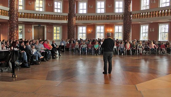 Getanzt und gesungen (Foto: Karl-Heinz Herrmann) Getanzt und gesungen (Foto: Karl-Heinz Herrmann)