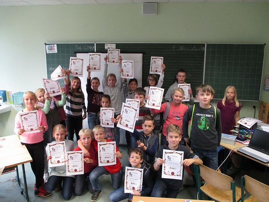 Beim Projekt Internet-ABC Schule Th&uuml;ringen eroberten vergangene Woche 22 Sch&uuml;lerinnen und Sch&uuml;ler, der Klasse 4c der Grundschule Albert Kuntz in Salza, das www-Weltmeer.  (Foto: Claudia Ehrhardt)