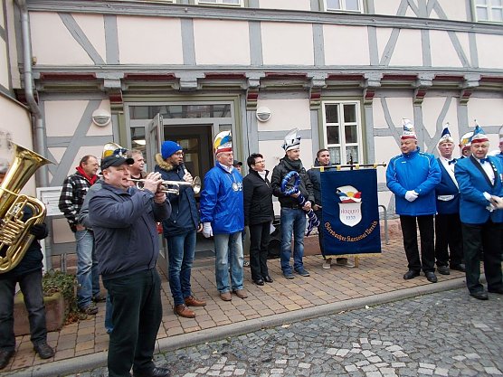 Karnevalisten &uuml;bernahmen in G&ouml;rsbach das Regiment (Foto: Chr. Lapucha )