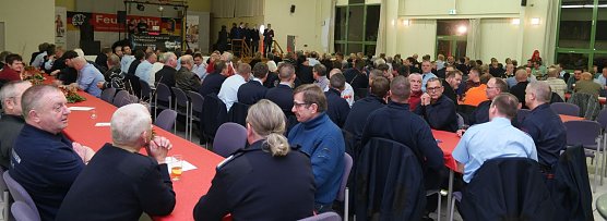 Blick in die Festhalle (Foto: nnz)