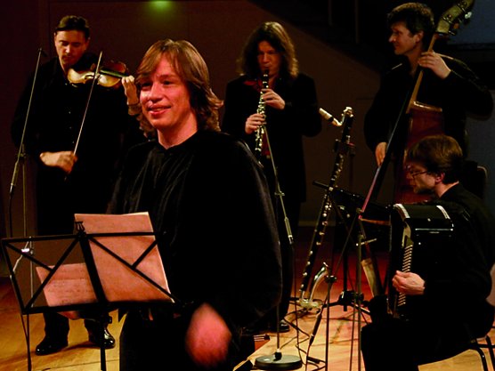 Karsten Troyke und das "Trio Scho" werden die Lesung von Walfriede Schmitt begleiten (Foto: Kulturbund f&uuml;r Europa)