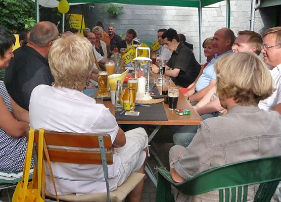 Gem&uuml;tlichkeit unterm Zelt (Foto: nnz)