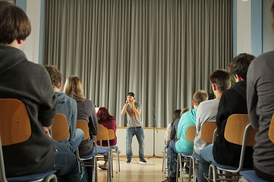 Rap macht Schule - Doppel U in der Ellricher Regelschule (Foto: Angelo Glashagel)