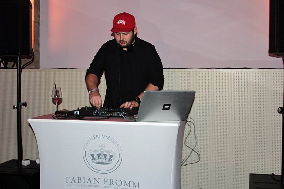 Sehr gut besuchte Party wurde zum Erfolg (Foto: Karl-Heinz Herrmann) Sehr gut besuchte Party wurde zum Erfolg (Foto: Karl-Heinz Herrmann)