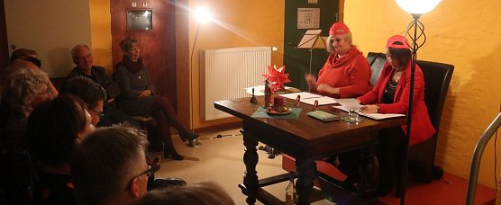 Weihnachtslesung mit Anja Eisner und Susanne Hinsching (Foto: Angelo Glashagel)