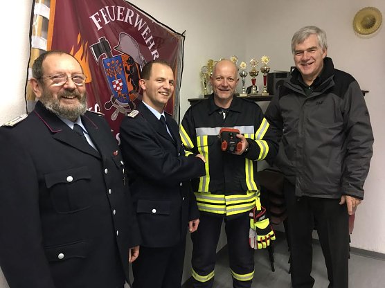 Neue W&auml;rmebildkamera f&uuml;r die St&uuml;tzpunktfeuerwehr Sollstedt (Foto: Pressestelle Landratsamt Nordhausen)