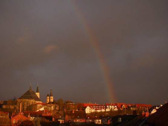 Regenbogen über Nordhausen (Foto: Bernd Thielbeer) Regenbogen über Nordhausen (Foto: Bernd Thielbeer)