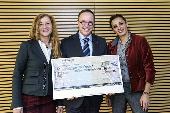 (v.l.n.r.): Gabriele L&uuml;tzkendorf, Klaus-J&ouml;rg Mulfinger, Vivian Grabe.  (Foto: Lutz Edelhoff)