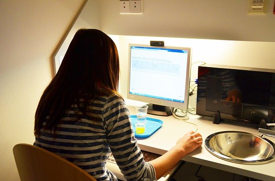 Produktverkostung im Sensoriklabor an der Hochschule Nordhausen (Foto: Tina Bergknapp) Produktverkostung im Sensoriklabor an der Hochschule Nordhausen (Foto: Tina Bergknapp)