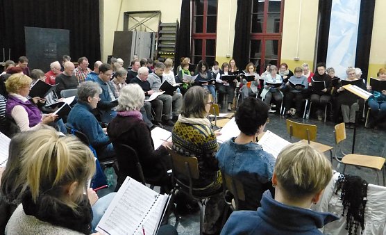 Konzert-Highlight mit Profis und Laien - am Samstag auf der gro&szlig;en B&uuml;hne des Nordh&auml;user Theaters (Foto: Birgit Susemihl)