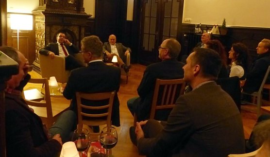 Gespr&auml;che am Kamin (Foto: CDU Nordhausen)