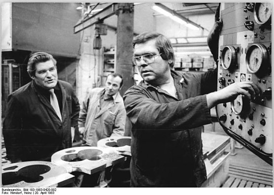 Neuererbewegung (Foto: Bundesarchiv) Neuererbewegung (Foto: Bundesarchiv)