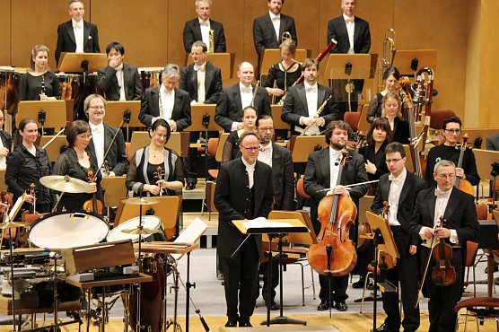 Mit Trommelklang in den Konzertsaal (Foto: Karl-Heinz Herrmann) Mit Trommelklang in den Konzertsaal (Foto: Karl-Heinz Herrmann)