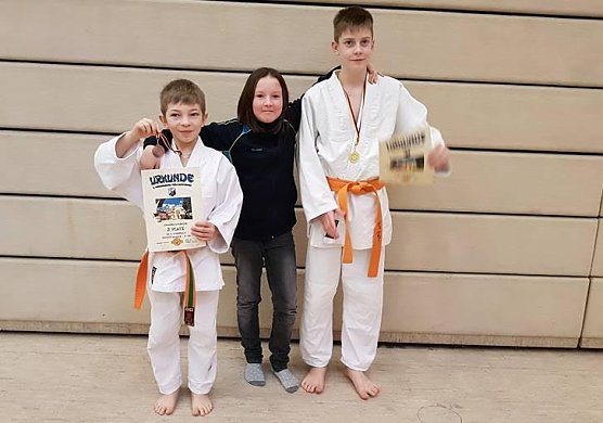 Von links: Johannes und Randy mit Amy Trinks als Unterst&uuml;tzung (Foto: privat)