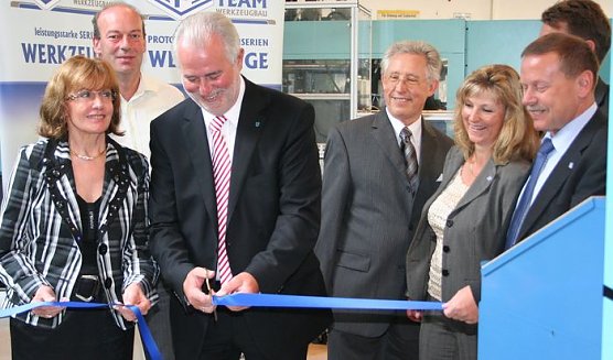 Er&ouml;ffnet und gefeiert (Foto: Piper/pln)