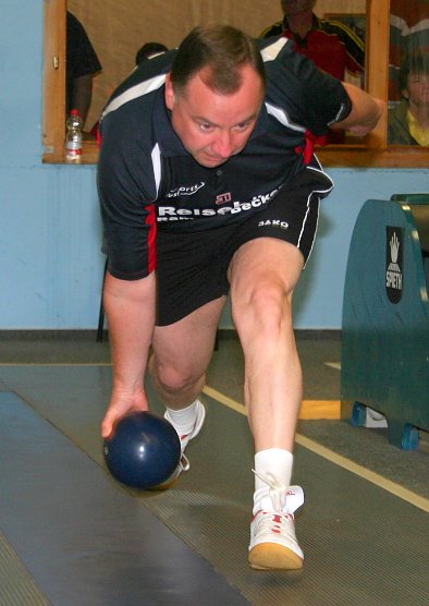 Rainer Schubert sichert Salza noch einen kleinen Vorteil gegen&uuml;ber Ro&szlig;leben (Foto: Uwe Tittel)