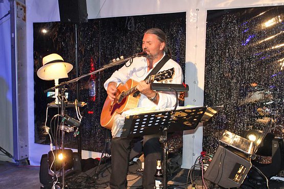 Bei der Party stand man Kopf (Foto: Karl-Heinz Herrmann) Bei der Party stand man Kopf (Foto: Karl-Heinz Herrmann)