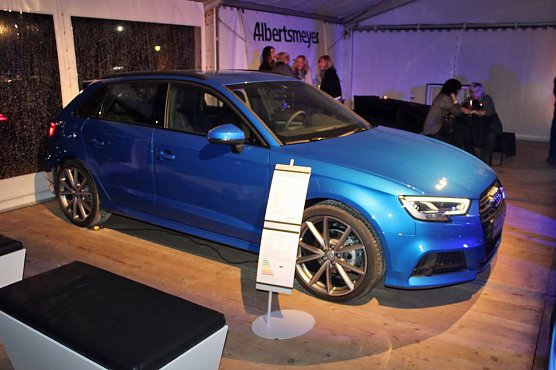 Bei der Party stand man Kopf (Foto: Karl-Heinz Herrmann) Bei der Party stand man Kopf (Foto: Karl-Heinz Herrmann)