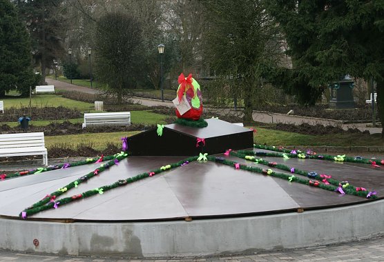 Brunnen im Rosengarten (Foto: F. Adam)