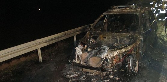 Notarztwagen ausgebrannt (Foto: API)