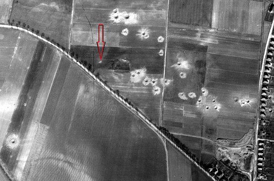 Die Fundstelle auf einer Aufnahme im April 1945 (Foto: privat)