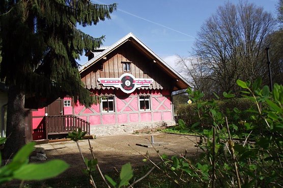 Das ehemalige Zollh&auml;uschen l&auml;dt wieder zur Einkehr ein. (Foto: Kurt Frank)