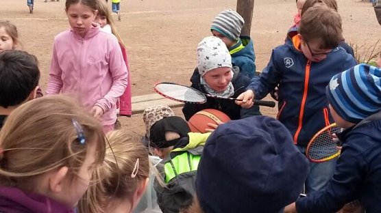 Geschenkübergabe (Foto: Alexandra Günther) Geschenkübergabe (Foto: Alexandra Günther)