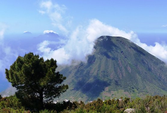 Der Stromboli - n&auml;heres zum Feuerberg gibt es demn&auml;chst im Kunsthaus Meyenburg (Foto: Dr. Wolfgang R. Pientka)
