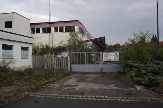 Der Immobilienmakler hofft, auch  das Objekt des einstigen Schlacht �und Verarbeitungsbetriebes vermarkten zu k&ouml;nnen. (Foto: Kurt Frank)