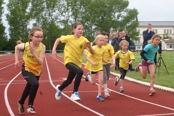 Freiluftsaison wird auf dem Hohekreuzsportplatz eröffnet (Foto: Uwe Tittel) Freiluftsaison wird auf dem Hohekreuzsportplatz eröffnet (Foto: Uwe Tittel)