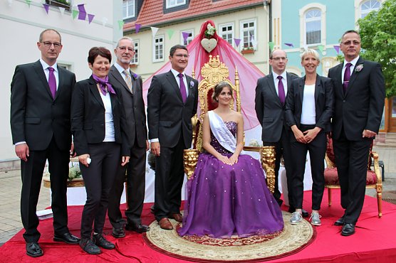 Willkommen zum 25. Fliederfest (Foto: Karl-Heinz Herrmann) Willkommen zum 25. Fliederfest (Foto: Karl-Heinz Herrmann)