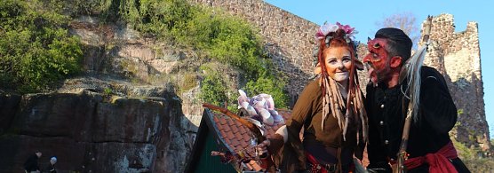 Kleine Hexen, große Teufel - Walpurgis zwischen Ruinen (Foto: Angelo Glashagel) Kleine Hexen, große Teufel - Walpurgis zwischen Ruinen (Foto: Angelo Glashagel)