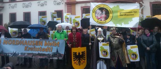 Vor der Th&uuml;ringer Staatskanzlei (Foto: nnz)