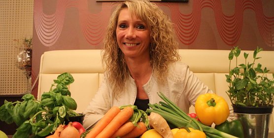 5-Elemente - eine K&uuml;che - Kochen f&uuml;r das Wohlbefinden lehrt Helene Kempe  (Foto: Angelo Glashagel)