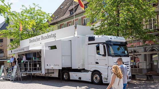 Parlamentarisches Infor-Mobil (Foto: Deutscher Bundestag)