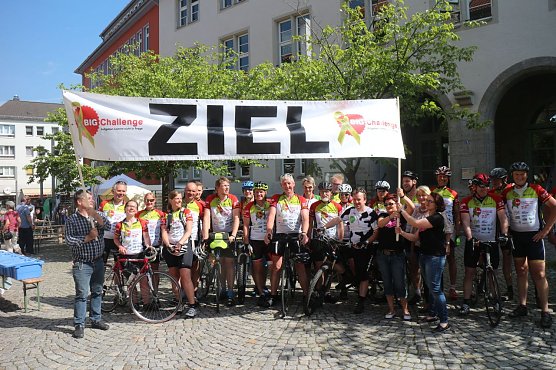 Etappenziel erreicht  - die Benefizradtour "BIG Challenge" erreichte heute Nordhausen (Foto: Angelo Glashagel)