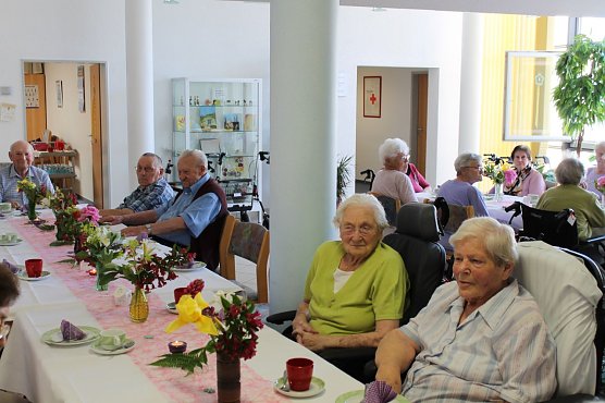 Pfingstfest im DRK Pflegeheim Heringen (Foto: Doreen Kührt) Pfingstfest im DRK Pflegeheim Heringen (Foto: Doreen Kührt)