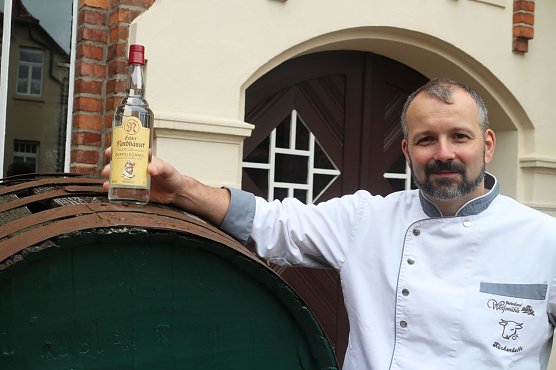 Wildgulasch mit Wacholderschnaps gibt es bei Robert Hempel (Foto: Angelo Glashagel)